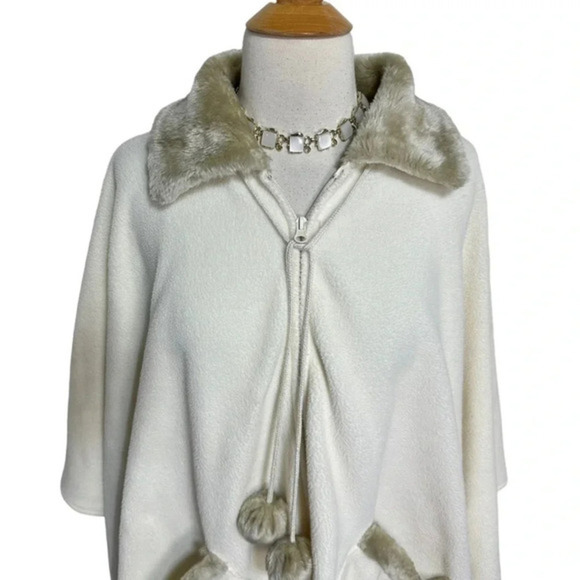 Ivory fleece and tan fake fur OS front zip cape poncho with pom poms‎ & pockets - Picture 3 of 7